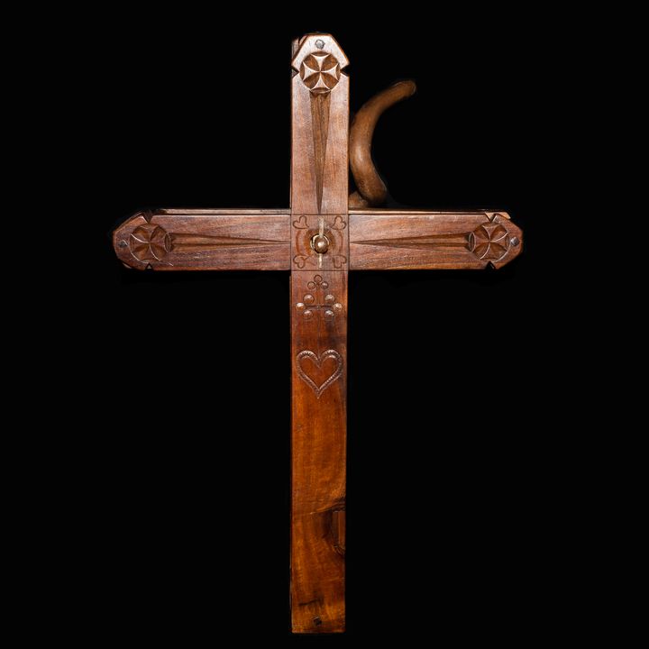 Regarde l'image La creu -La creu - A crouch (La croix)